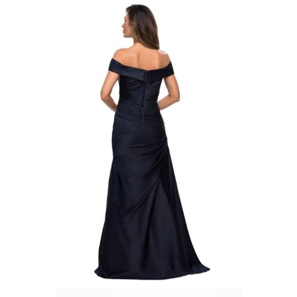 La Femme NEW 28103 Off Shoulder Ruched Satin Trumpet Gown Dress Navy Blue Sz 4 - Picture 2 of 4
